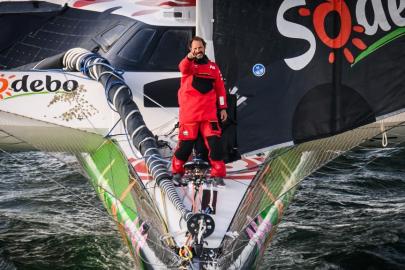 40 günde devr-i alem, Fransız denizci rekor kırdı