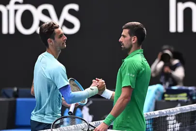 Avustralya Açık'ta Djokovic yarı finale çıktı!