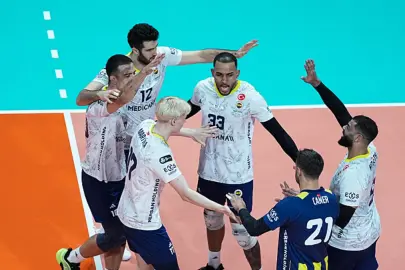 Erkekler CEV Kupası: Fenerbahçe evinde set vermeden yükseldi!