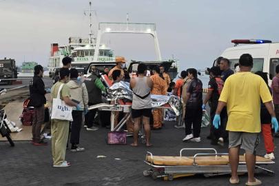 Filipinler'de 359 kişiyi taşıyan feribot battı. En az 15 ölü