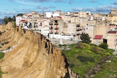 Harry Kasırgası Sicilya'yı vurdu. 4 kilometrelik yamaç çöktü, 1,5 milyar Euro zarar oluştu