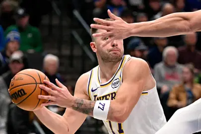 NBA'de Los Angeles Lakers, Dallas Mavericks deplasmanında kazandı
