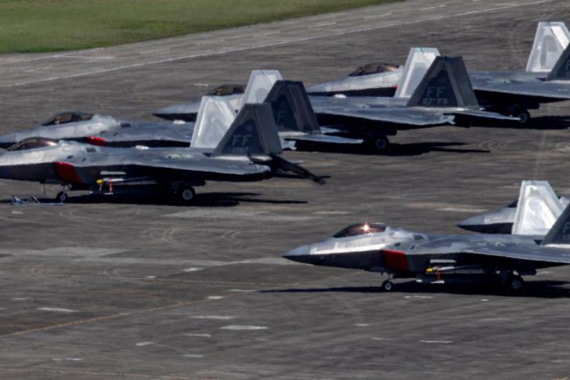 ABD'ye ait 12 adet F22 tipi savaş uçağının, İsrail'de bir askeri üsse iniş yaptığı duyuruldu