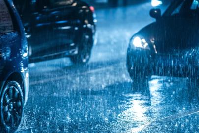 Antalya'da şiddetli yağış ve fırtına nedeniyle eğitime ara