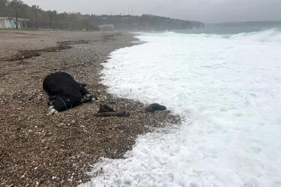 Antalya'yı sağanak vurdu; 7 ilçede okullar tatil edildi (2)