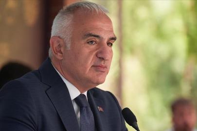 Bakan Ersoy: Türkiye'nin dört bir yanına bilgiyi, kültürü ve iyiliği taşımaya devam ediyoruz