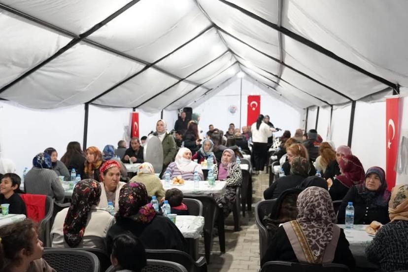 Başkan Bozkurt depremzedelerle iftarda buluştu