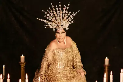 Bülent Ersoy yine yaptı yapacağını: Gold kaplama araç şaşırttı!