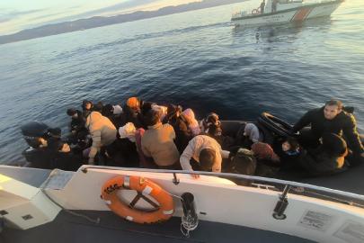 Çanakkale açıklarında 37 düzensiz göçmen yakalandı