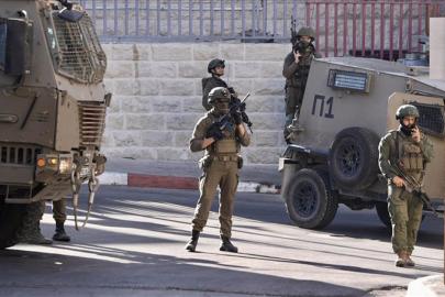 Katil İsrail askerlerinin açtığı ateş sonucu 4 Filistinli yaralandı