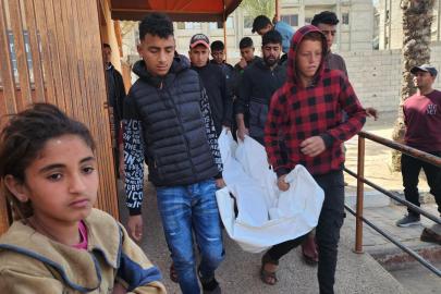 Katil İsrail'in ramazana başlayan Gazze'de düzenlediği saldırıda 1 kişi hayatını kaybetti