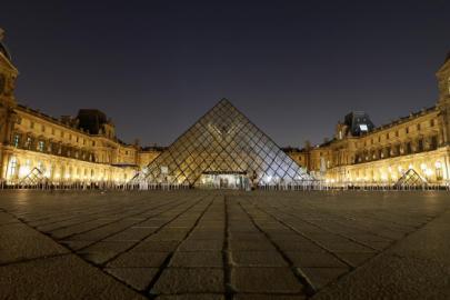 Macron, Louvre Müzesi'nin başına yeni bir isim atadı