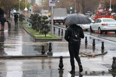Meteoroloji'den kuvvetli yağış, fırtına ve çığ uyarısı