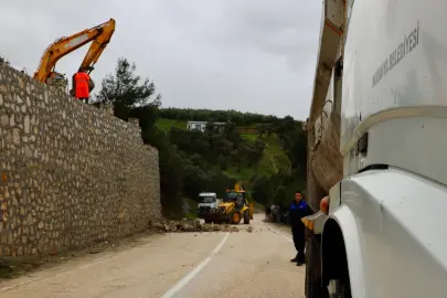 Mudanya'da zeytinlik alandaki kaçak taş duvara müdahale!
