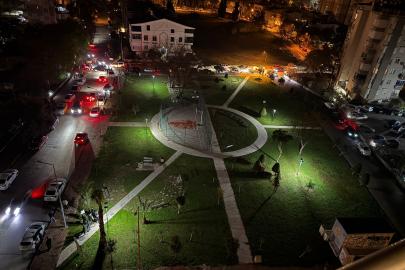 Parkta gürültü yapan, çevredekileri tehdit eden gruplar mahalleliyi bezdirdi