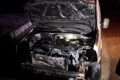 Seyir halindeki araç yandı