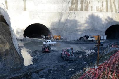 Tünel ve yol çalışmasındaki kazada 2 işçi yaralandı