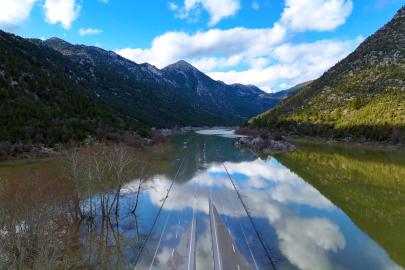Yağmur suyu ile dolan Antalya- Konya yolu, ulaşıma kapandı