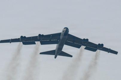 ABD'ye ait B52 bombardıman uçakları İngiltere'deki RAF Fairford Üssü'ne ulaştı