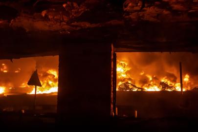 BAEde petrol üretim bölgesinde İHA saldırısı nedeniyle yangın çıktı