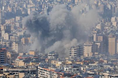 Beyrut'un güneyindeki Dahiye bölgesinde 3 patlama meydana geldi