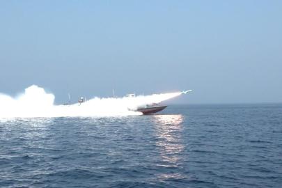 Devrim Muhafızları: ABD deniz ve üs hedefleri vuruldu