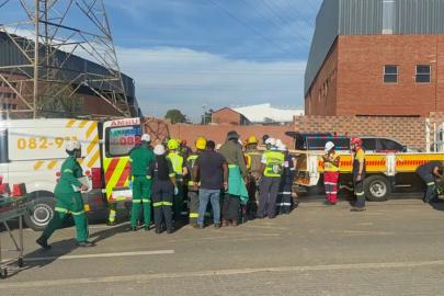 Güney Afrika'da inşaat halindeki bina çöktü: 8 ölü, 3 yaralı