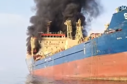 Hürmüz Boğazı'nda gemi trafiği durdu: İran'ın misillemesi enerji hatlarını kilitledi