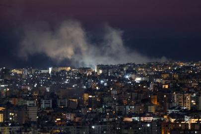 İşgalci İsrail, Lübnan'ın güneyindeki Kasımiye Köprüsü'nü bombaladı