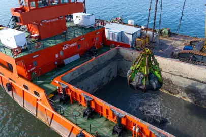 İzmir Körfezi'nden 1 milyon ton çamur çıkarıldı