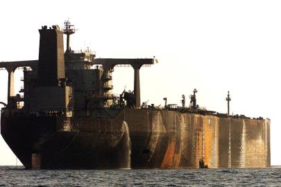 Kuveyt yakınlarında bir petrol tankerinde patlama oldu