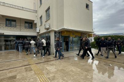 Marmaris Belediyesi'nde 'rüşvet' soruşturmasında gözaltına alınan şüpheliler adliyede