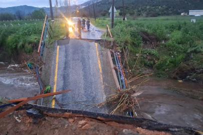 Milas’ta sağanakta köprü çöktü