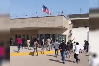 Pakistan'da bir grup gösterici, ABD'nin Karaçi Konsolosluğu'na girmeye çalıştı