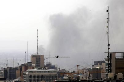 Tahran'da yeni saldırı dalgası: Patlamalar ve savaş uçaklarının sesleri duyuluyor