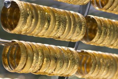 Altın fiyatı jeopolitik belirsizliklerle geri çekildi