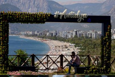 Antalya'ya gelen yabancı turist sayısı 1 milyon 250 bini geçti