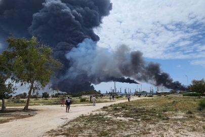 Ateşkesten saatler sonra İran’daki rafineride patlamalar yaşandı