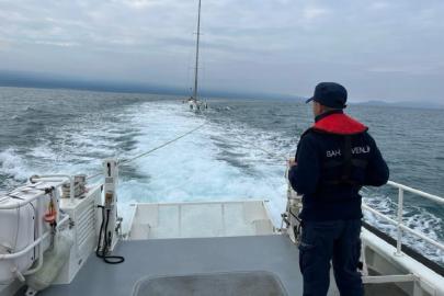 Aydın açıklarında sürüklenen teknedeki 2 kişi kurtarıldı