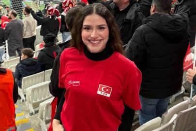 Ayşe Yüksel’in aile pozunda benzerlik detayı dikkat çekti