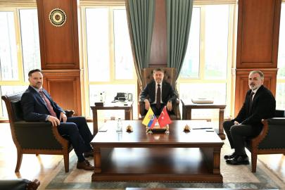 Bakan Yumaklı, Ekvador Büyükelçisi Vega ile bir araya geldi
