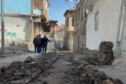 Diyarbakır'da altyapı çalışmaları yarım kaldı, mahalleler karanlığa gömüldü