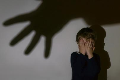 Fransa'da korkunç olay: 9 yaşındaki çocuk iki yıl boyunca bir minibüste kilitli tutuldu