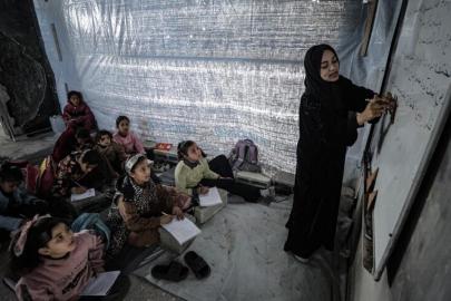Gazzeli gönüllü öğretmenler bir neslin kaybolmaması için mücadele ediyor