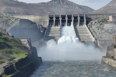 Ilısu Barajı'nda su seviyesinin yükselmesi nedeniyle kontrollü tahliye başladı