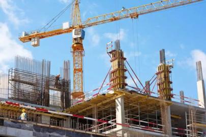 İnşaat çalışması nedeniyle yan binanın duvarı yıkıldı