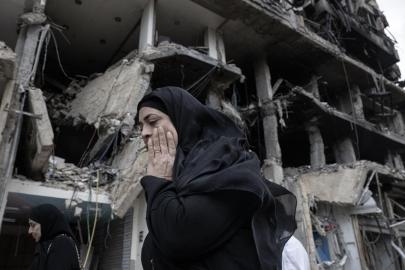 İşgalci İsrail, Lübnan'ın güneyinde evleri yıkmaya devam ediyor