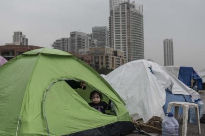 İşgalci İsrail, Lübnan'ın güneyinde yerinden ettiği aileleri geri dönmemeleri için uyardı