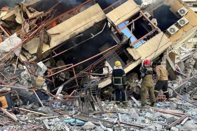 Katil İsrail ordusunun Lübnan'a düzenlediği son saldırılarda 5 kişi öldü