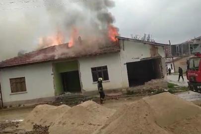 Konya’da terk edilmiş evde yangın